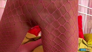 Κατσίκα ξανθιά έφηβη που suckφάει το μουνί της με καθαρές κάλτσες