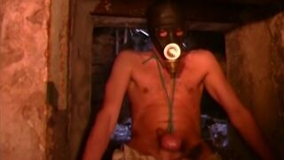 Ο σκληρός μαστίγιο παίρνει νέες σφαίρες για την αυθάδειά του