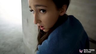 Η μικρή κότα της Κάρμεν Ρέι έχει μπλέξει άσχημα με το κάστινγκ