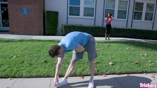 Η Ντέμι Σούτρα αποπλανεί την μυώδη ουρά του Σαμ Σοκ με έναν ωραίο χορό