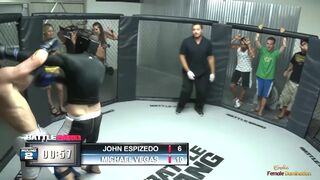 Ο νικητής του αγώνα είναι ο τεράστιος κώλος της Κέλι Θείος