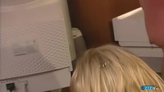 Σιτάρι γεμάτο σπέρμα - άγριο σεξ με μια ξανθιά έφηβη