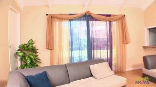 Όμορφη συνέντευξη alexia nicole πριν πηδήξει στην ουρά της και καλυφθεί με cum