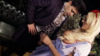 Τίποτα δεν με κάνει πιο ευτυχισμένο μ' αυτό το κοκαλιάρικο κορίτσι, απ' το να καβαλάω ουρά