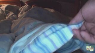 Σπάνιες θησαυρός: άγρια suckφήχτρα τρίο από δύο κορίτσια της Ασίας