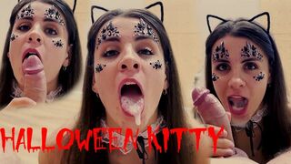 Καυτή εφηβική γάτα καταπίνει κάθε τελευταία σταγόνα