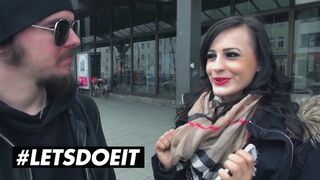 Hümerya Οφηλία Γερμανικά Bru Κορίτσι παίρνει μεγάλο κώλο της από έκπληξη