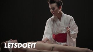 Η Βανέσα Ντέκερ δίνει στον Μαξ. Ένα καυτό μασάζ και μετά τον καβαλάει δυνατά