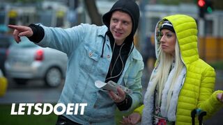 Γαλλίδα σκύλα Τζέσι γαμήθηκε από εξωγήινο μεγάλο πουλί