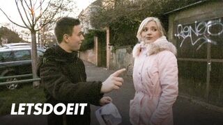 Βινκί τουρίστας Ο Zazie Skymm αποπλανεί το Stud και πηδιέται σκληρά στο γραφείο του