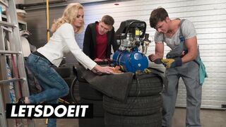 Βομβιστής στήθους Ο Τσέχος Μιλφ Κλάρα πηδιέται με τον θετό γιο του