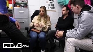 Kenzie αγάπη παίρνει μεγάλα βυζιά της καλύπτονται σε Cum μπροστά από Hubby και Stepson - Pervz