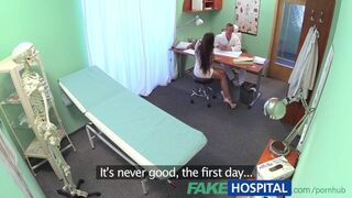 Νεαρή γιατρός γαμημένο σέξι νέα νοσοκόμα στο νοσοκομείο