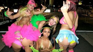 Πάρτι όλα στο αιώνιο πάρτι - σέξι διασκέδαση για καυτά έφηβα κορίτσια