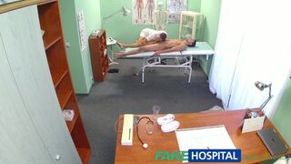 Η καυτή νοσοκόμα Μι Μελόνε κάνει μασάζ στο πουλί του ασθενούς και μετά sucksφά και γαμάει