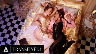 Νεράιδες βασίλισσες Η Έμμα Ρόουζ και η Έιπριλ Όλσεν στο άγριο λουρί γαμάνε το πρωκτικό