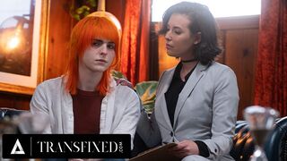 Jean Hollywood βουητό λεσβία θεραπεύτρια Casey Calver με μια έκσταση