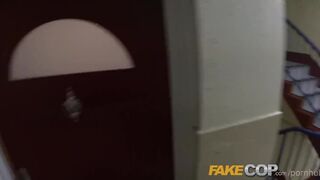 Ο βασιλιάς αστυνομικός γεμίζει το μουνί τους με σφαιροβολία