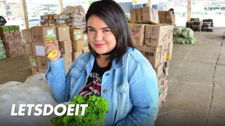 Το μουνί της χοντρής Λατίνας γαμήθηκε βαθιά από την Τσιομάρα