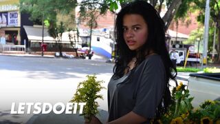 Χαριτωμένο καφέ κουμπί μιλφ Σελίνα βαθιά πατημένο στο λατινικό μουνί