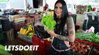 Η μελίνα Ζαπάτα με διάλεξε βαθιά μέσα στο ώριμο μουνί της