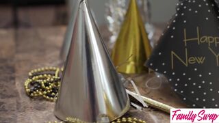 Λέισι Λένον και Μάντελιν Ο Μονρό ανταγωνίζεται για το σπέρμα της Πρωτοχρονιάς