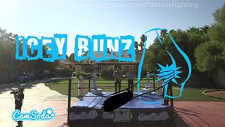 Καυτός αγώνας φαντασίας με μεγάλα brested εφηβικά βομβαρδιστικά