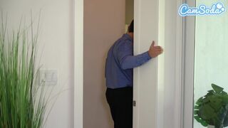 Κλέβοντας το μουνί μιας απατημένης γυναίκας με το μεγάλο πουλί ενός κατασκευαστή