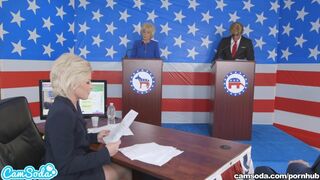 Πάρκερ Σουέζ και Μπέρνι στην παρωδία του σεξ Τραμπ-Κλίντον