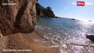 Η Λούνα Κοραζόν είναι χάλια στην παραλία, σχεδόν πιάστηκε