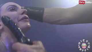 Ξανθός ερασιτέχνης έφηβος Μίκι μάφιν με σκληρό πρωκτικό γαμήσι