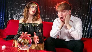 Η Βίβιαν Ντεσίλβα είναι μια δραπέτης ανώμαλος, ζητώντας ευχαρίστηση