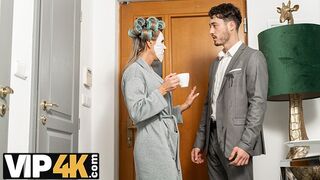 Η ώριμη ξανθιά Γαλλίδα μαμά αποπλανεί ξανά τον νεαρό