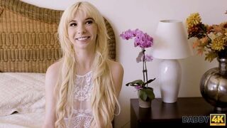 Ο γέρος πατέρας πηδάει την όμορφη νύφη του γιου του