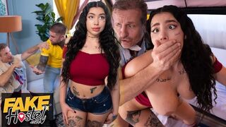 Βρώμικη δασκάλα γιόγκα μπαίνει στην κοπέλα της στο διπλανό δωμάτιο