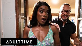 Βαρετή νοικοκυρά στο μαξιλάρι της Άνα Φοξξ και γαμάει τον αγαπημένο της άντρα!