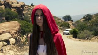 Το μικρό κόκκινο πάλι με διαφορετικό τρόπο: καυτό λεσβιακό τρίο