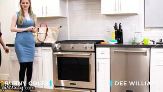 Dominatrix Bunny Colby καταστρέφει τον πελάτη σας με καουτσούκ πουλί