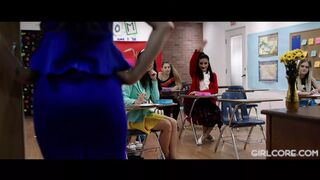 Η Άντζελα Γουάιτ και η Τζόρτζια Τζόουνς τιμωρούν τους έφηβους μαθητές