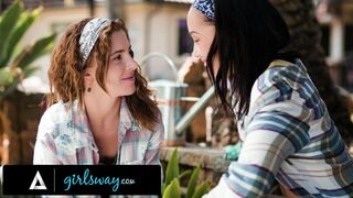 Η Αλέξις Τάε και η Λούμι Ρέι γιορτάζουν την επιτυχία με το καυτό λεσβιακό γαμήσι