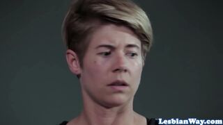 Καυτό λεσβιακό όργιο με κόκκινο έφηβο και μιλφ