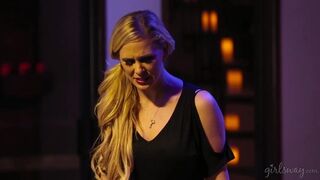 Cherie Deville και η καυτή λεσβιακή περιπέτεια της Mercedes Carrera