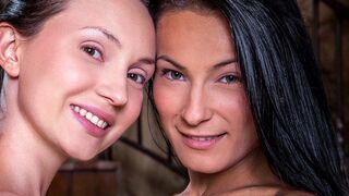 Η Λέξι Ντόνα παρηγορεί την φίλη της, τη Νατάλι Βοντ