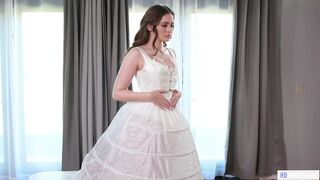 Η νύφη γαμάει τον ετεροθαλή αδερφό του γαμπρού