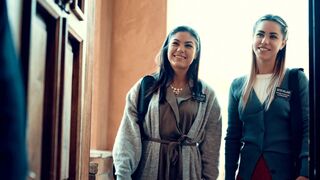 Θλιβερή ιστορία για τα θρησκευτικά αλλά λεσβιακά έφηβα κορίτσια