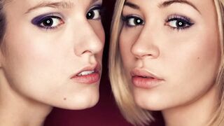 Η Σίλβι Λούκα ζητάει συγγνώμη από την Τρέισι Λίντσεϊ σε μια ζεστή αγκαλιά