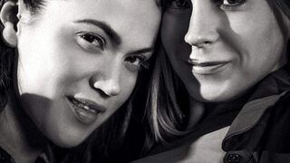 Καυτό λεσβιακό παιχνίδι του Busty Milfs