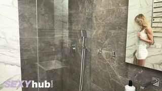 Ξανθιά Νάνσυ Η Μοναχική Περιπέτεια της Καραντίνας