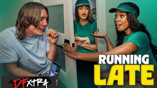 Ο τύπος που εύχεται γαμάει Ο κώλος του Αυγούστου πριν πάει στη δουλειά