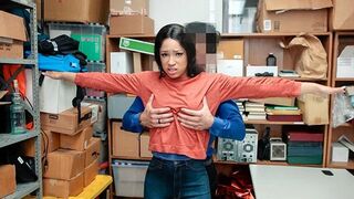 Κλέφτη γδύνεται και πηδιέται σκληρά